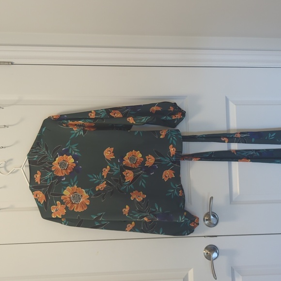 Aaka Wrap Top in Size Large Euc - Picture 8 of 11